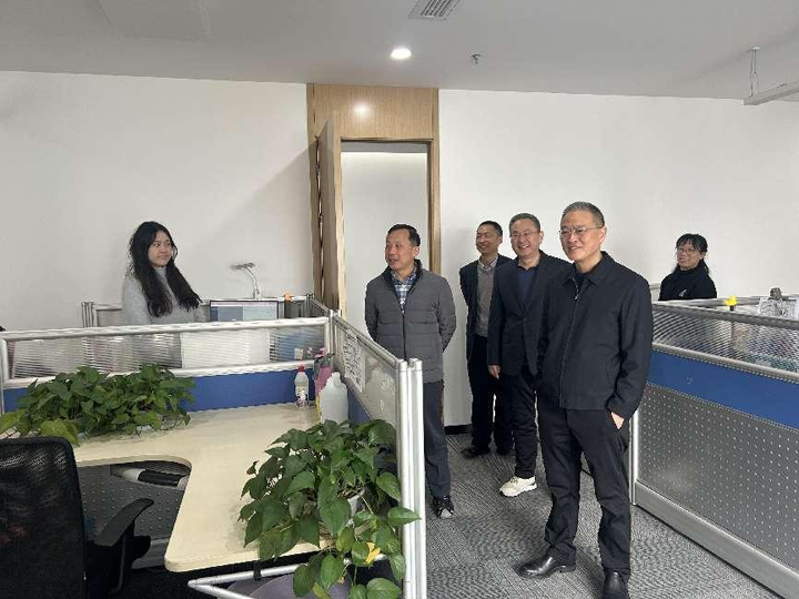 朱傑斌、程(cheng)三平、湯曙光 親切看望慰問公(gōng)司黨員(yuan)幹部(bu)職工(gong)｜向各級領(ling)導(dao)、股東單(dan)位領(ling)導(dao)、廣(guang)大(da)消費者咊(he)公(gōng)司廣(guang)大(da)黨員(yuan)幹部(bu)職工(gong)恭賀新(xin)年(nian)
